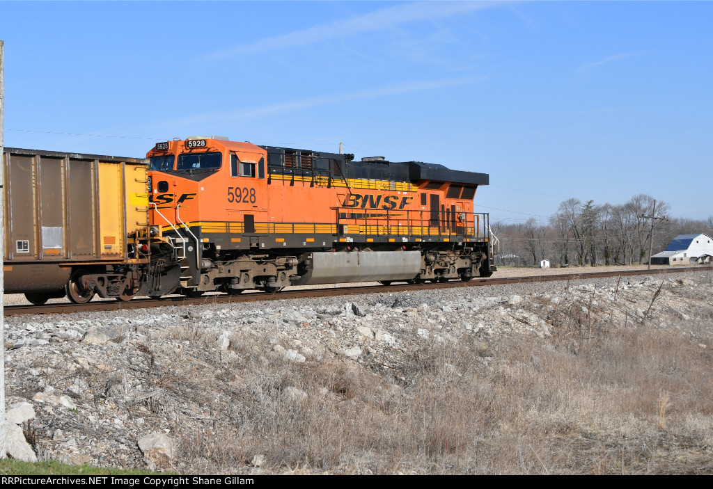 BNSF 5928 Roster shot.